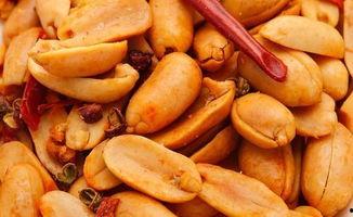 小孩吃花生跟瓜,儿童美食探索之旅